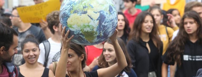 Scopri di più sull'articolo Il “Ritorno al Futuro” dello sciopero per il clima – di Simona Fabiani