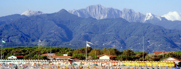 Scopri di più sull'articolo Forte dei Marmi, le case al mare al tempo del Covid – di Frida Nacinovich