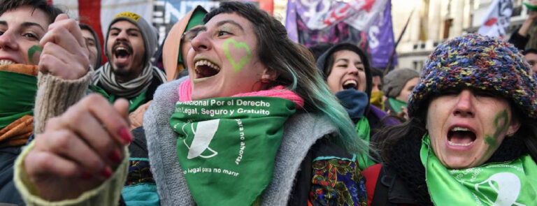 Scopri di più sull'articolo La vittoria delle donne argentine: legalizzato l’aborto – di Vittorio Bonanni