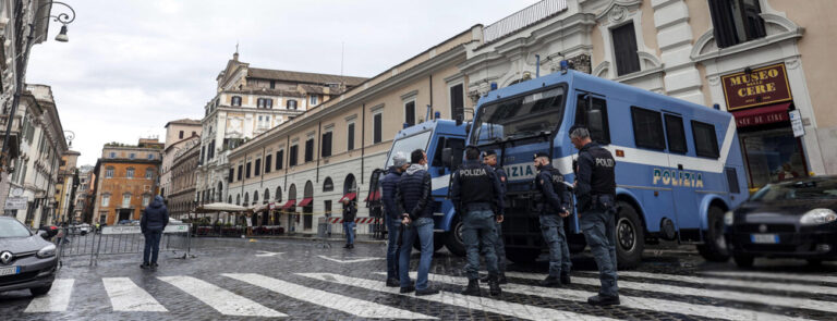 Scopri di più sull'articolo La gestione della piazza e la polizia democratica – di M.C.