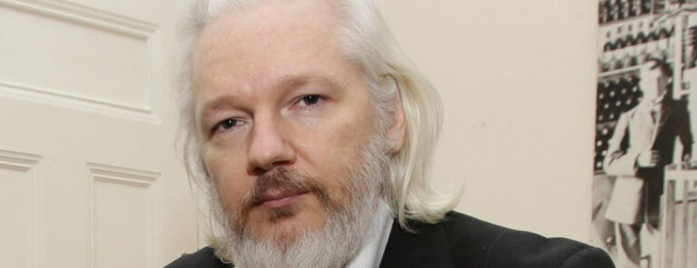 Scopri di più sull'articolo Julian Assange è libero ma l’informazione resta in libertà vigilata – di Enrico Ferri