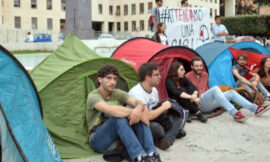 In tenda! Mai più senza casa e senza futuro – di Simone Agutoli