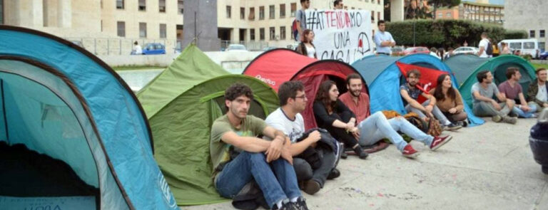 Scopri di più sull'articolo In tenda! Mai più senza casa e senza futuro – di Simone Agutoli